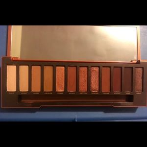 Urban Decay Naked Heat Eyeshadow Palette